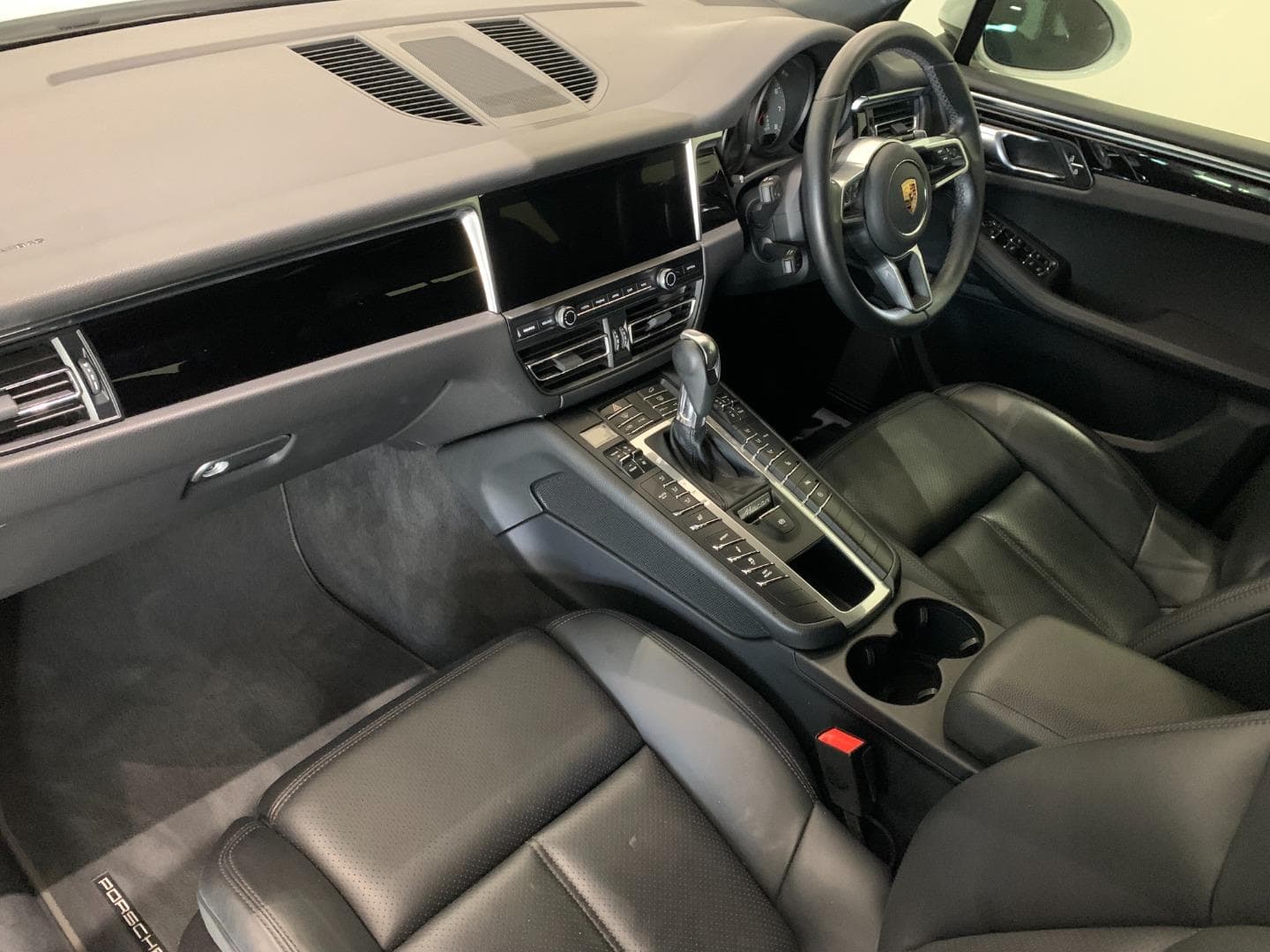 Porsche Macan - Image 7