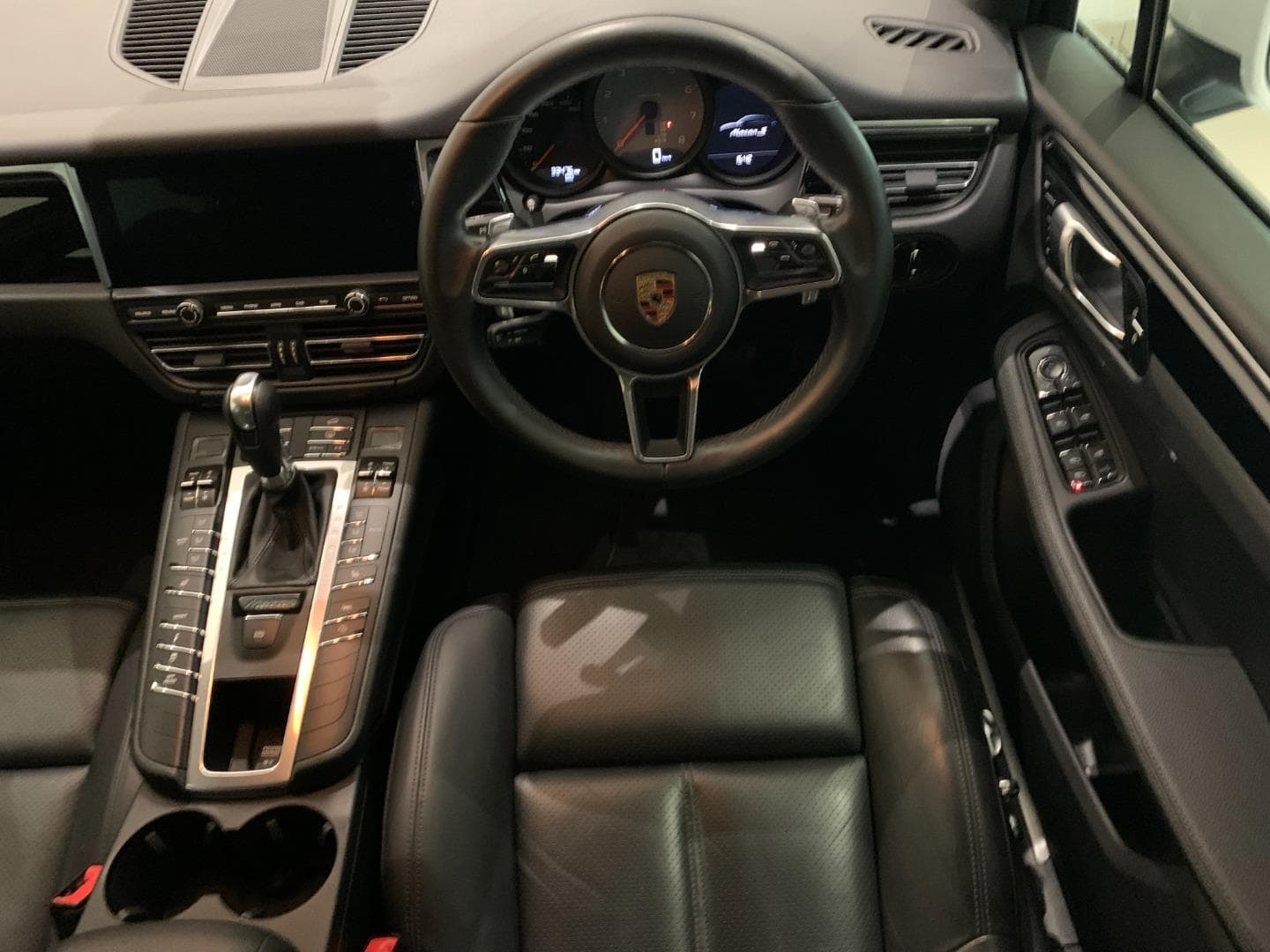 Porsche Macan - Image 8