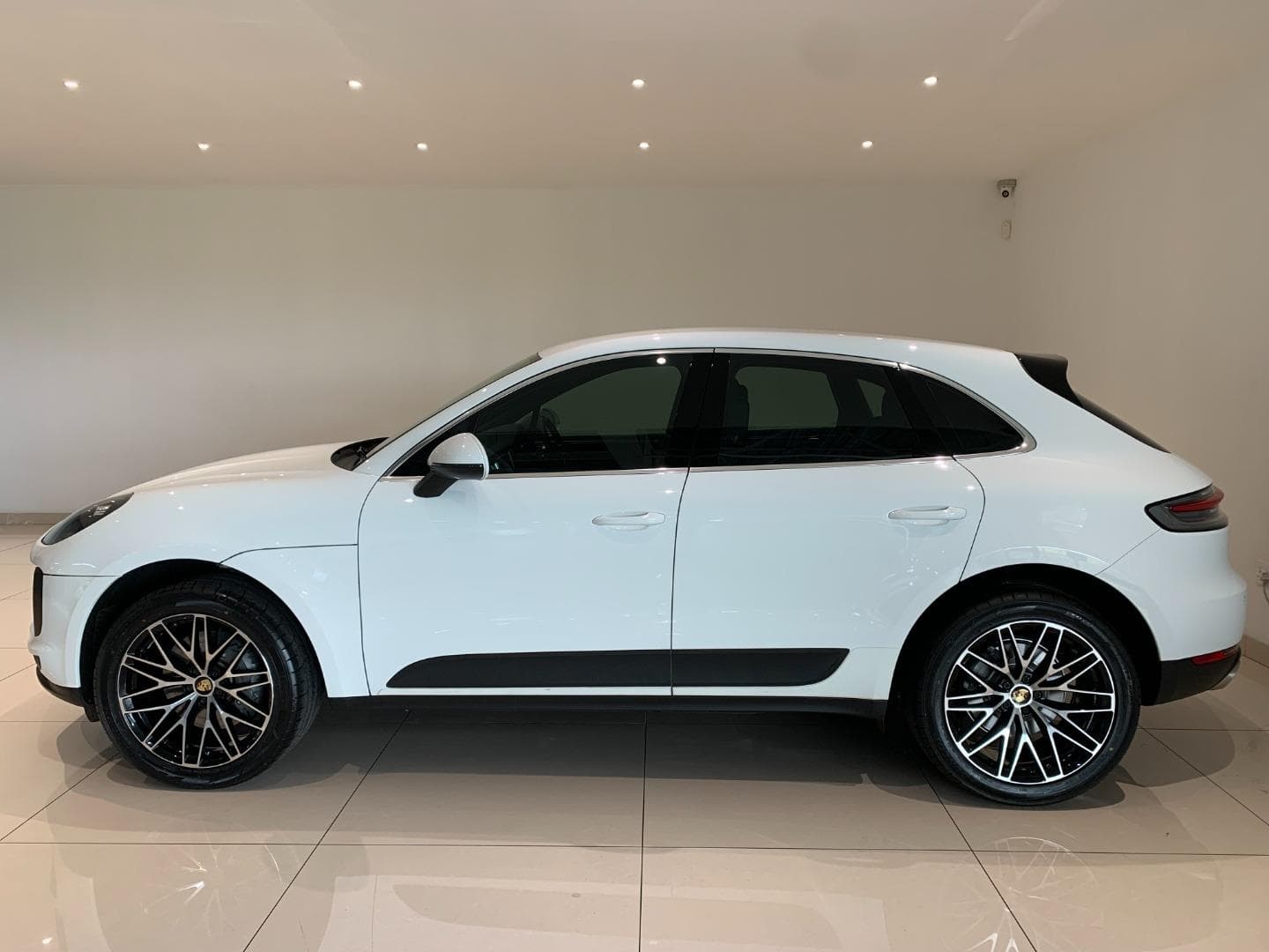 Porsche Macan - Image 3