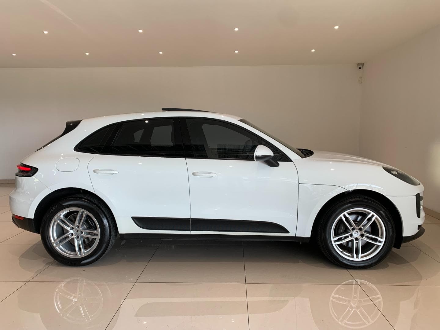 Porsche Macan - Image 2