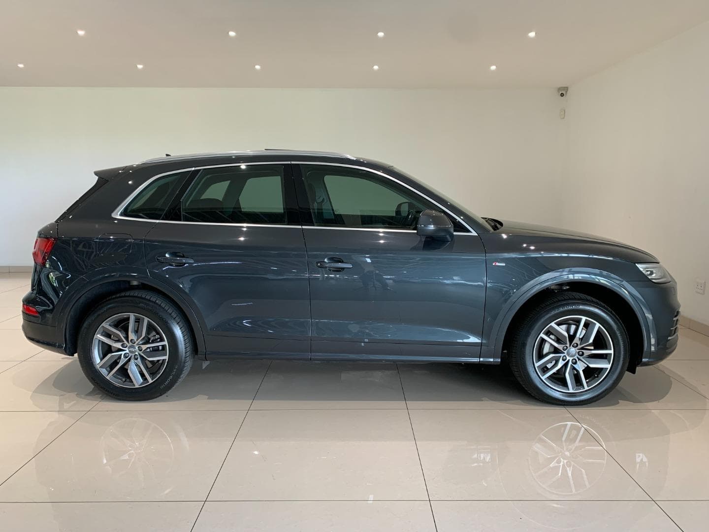 Audi Q5 - Image 2