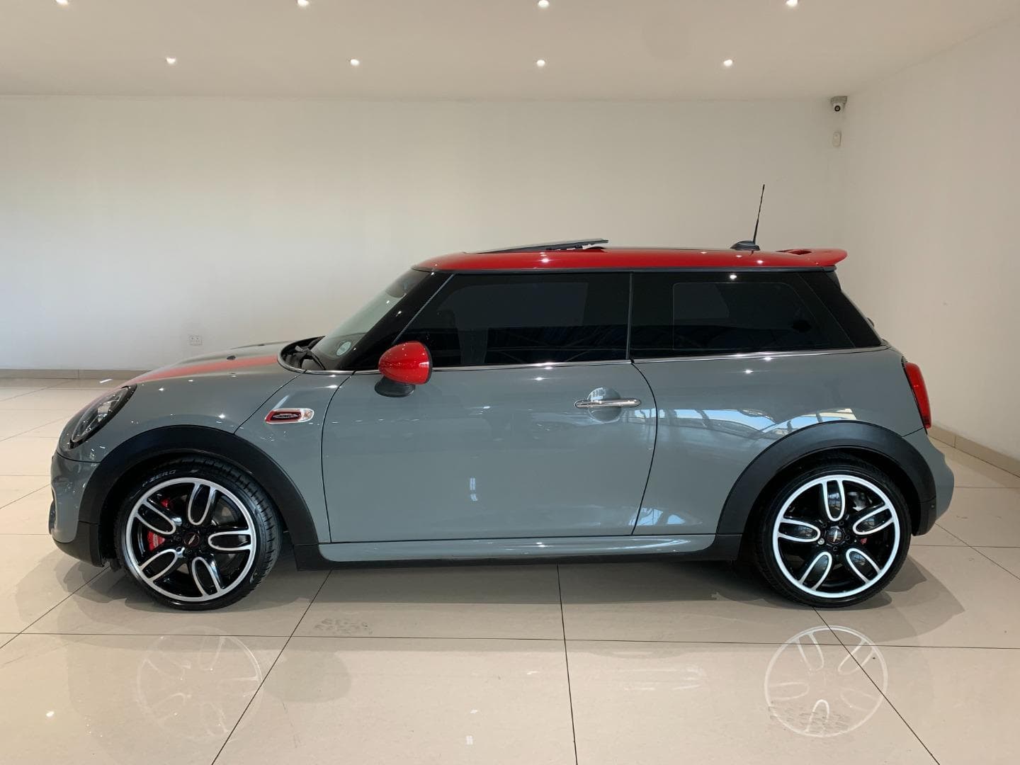 MINI Hatch - Image 3